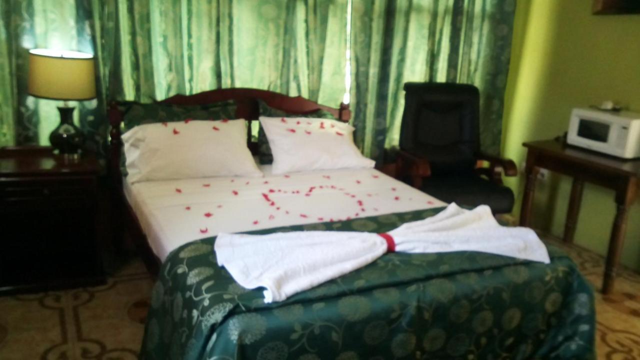 North Bay Inn Sauteurs Екстер'єр фото